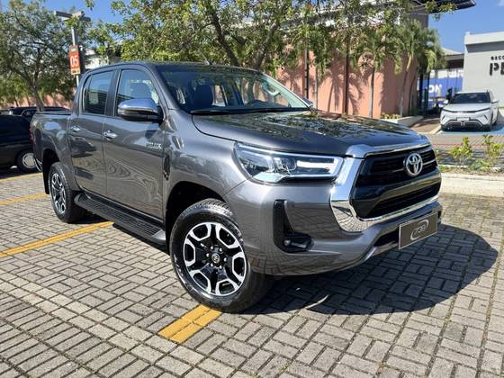 TOYOTA HILUX 2.8 D-4D TURBO DIESEL CD SRV 4X4 AUTOMÁTICO TOYOTA HILUX 2.8 D-4D TURBO DIESEL CD SRV 4X4 AUTOMÁTICO